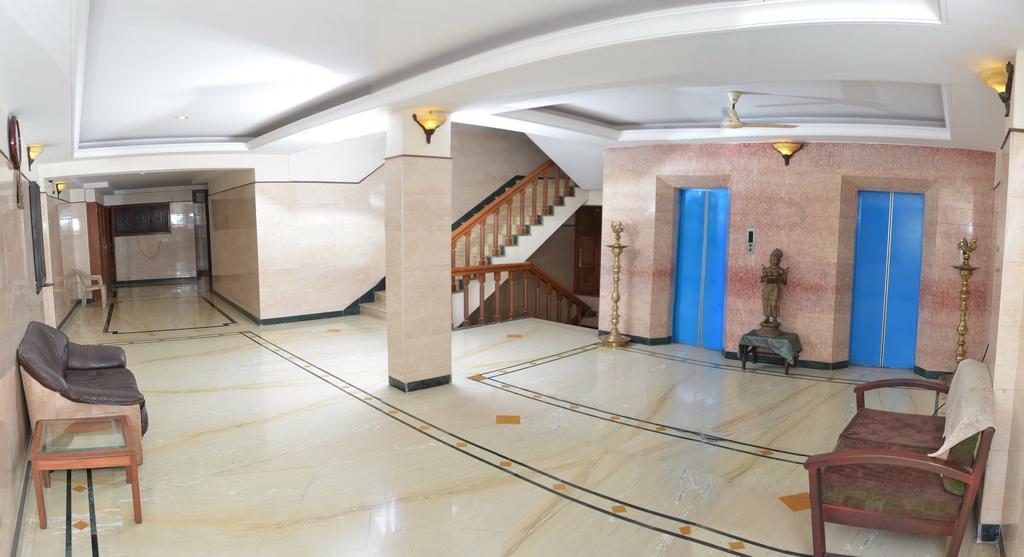 Hotel Raya'S Annexe-1 쿰바코남 외부 사진